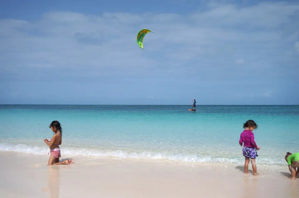 Barbuda, kites & family